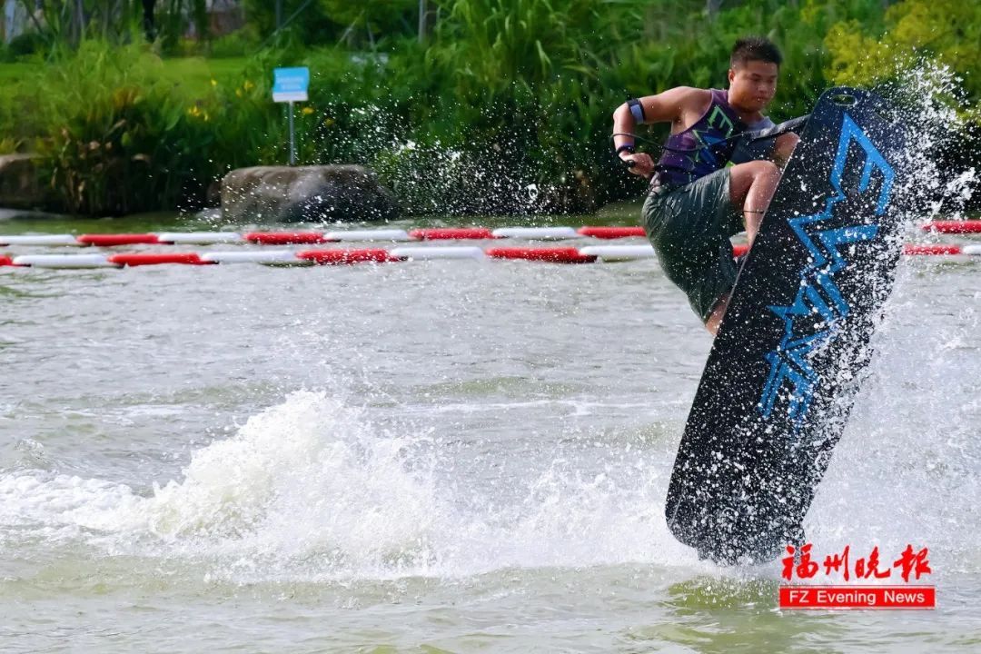 太炫酷！可以玩卡丁船了！就在福州市区！