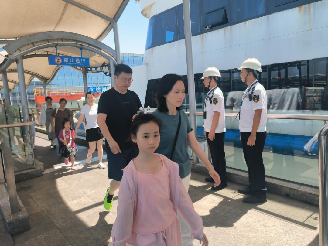 国庆假期首日预计超3亿人次出行，你选择哪种方式？