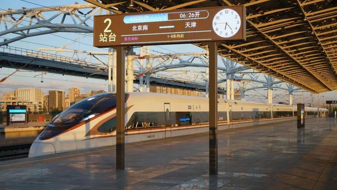 国庆首日,高速、火车站、机场又见“人从众” 国庆首日,高速、火车站、机场又见“人从众”