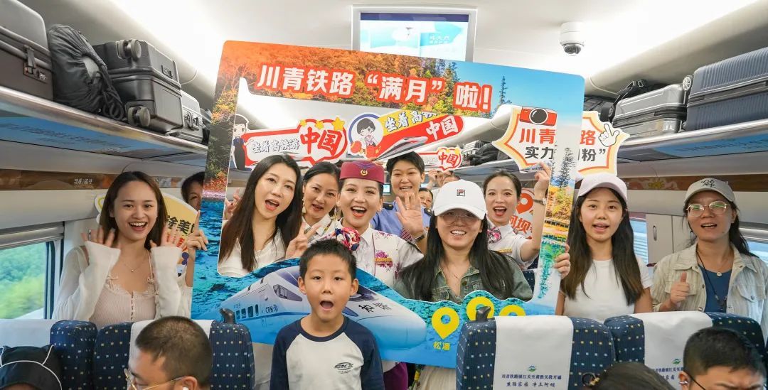 动车开通以来,九寨沟每天多了四成游客! 动车开通以来,九寨沟每天多了四成游客!