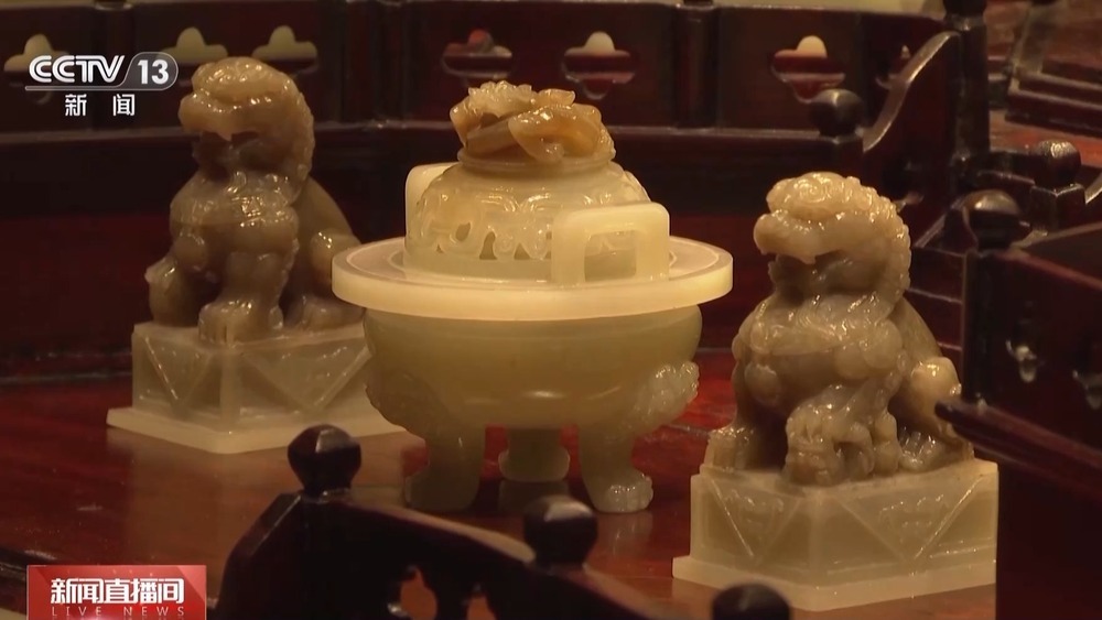 文化中国行丨指尖上的非遗国礼！用比绣花针还细的刻刀“俏色巧雕”