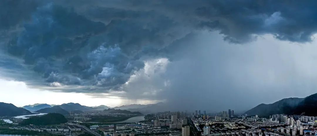 猛跌近10℃！冷空气马上到！台州大雨暴雨12级大风！全线停航
