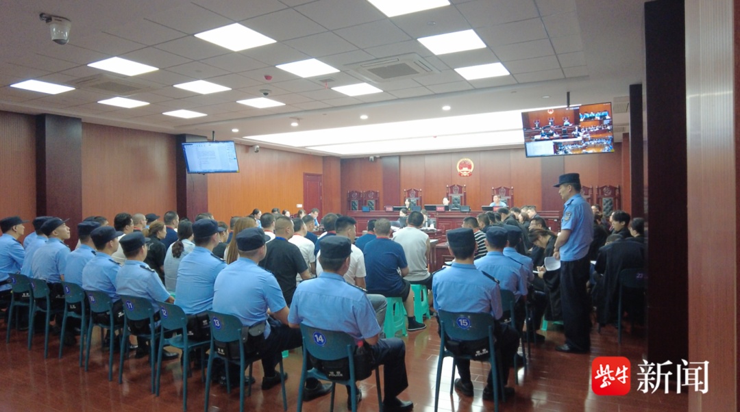 假扮警察抓赌“黑吃黑” 多人被判刑! 假扮警察抓赌“黑吃黑” 多人被判刑!