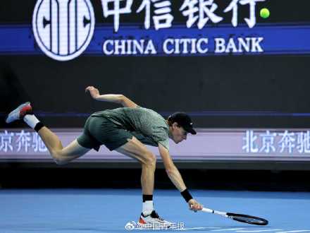 虽败犹荣!布云朝克特“抢七”不敌辛纳 止步中网四强 虽败犹荣!布云朝克特“抢七”不敌辛纳 止步中网四强