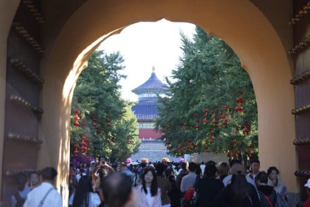 应对大客流 天坛公园增加验票通道、设置单行线 应对大客流 天坛公园增加验票通道、设置单行线