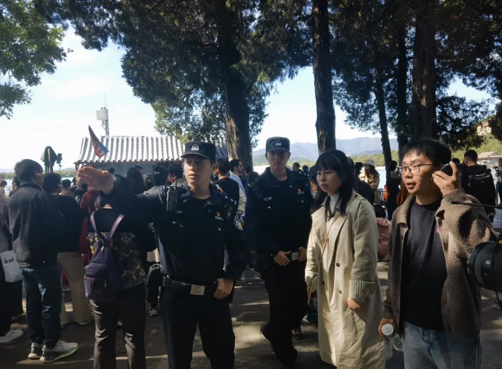颐和园国庆假期日均客流量超10余万人次 民警平均每天接到四五起走失寻人警情
