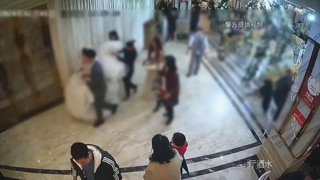 离大谱!新娘从婚礼现场落荒而逃,竟然是因为…… 离大谱!新娘从婚礼现场落荒而逃,竟然是因为……