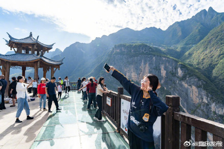 中国最美挂壁公路兰英天路火了 中国最美挂壁公路兰英天路火了