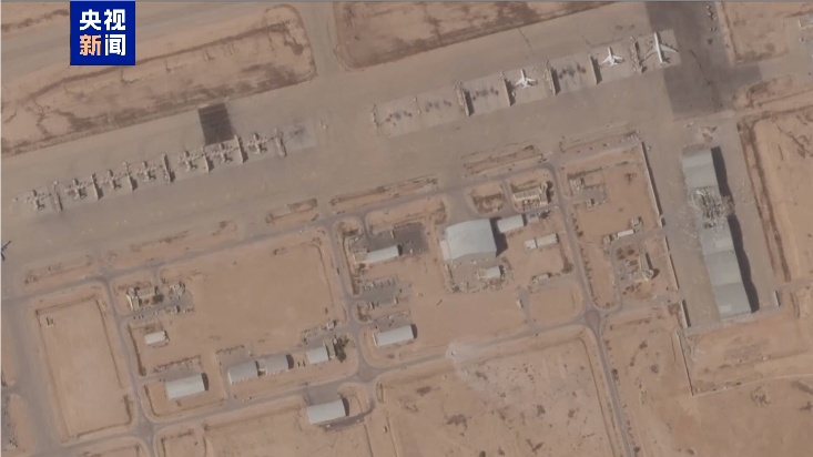 以军最先进战机所在地一机库被伊朗导弹炸出大洞 卫星图像→ 以军最先进战机所在地一机库被伊朗导弹炸出大洞 卫星图像→