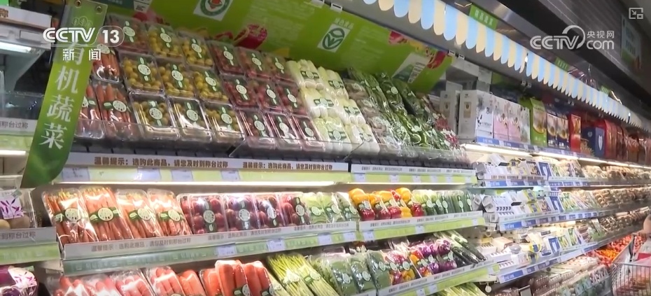 国庆假日消费红红火火 品类丰富价格稳、选车逛展顾客络绎不绝 国庆假日消费红红火火 品类丰富价格稳、选车逛展顾客络绎不绝