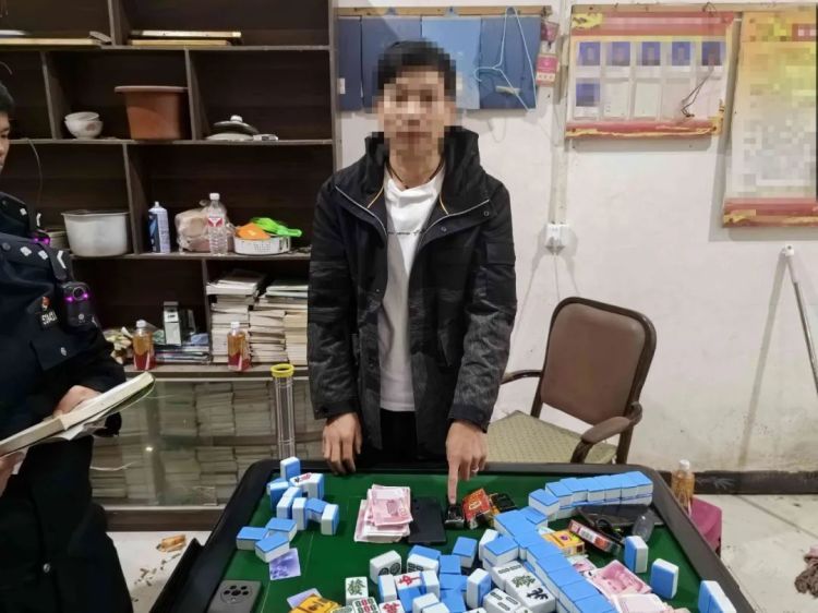 打麻将赌博,四男子被民警“一锅端”! 打麻将赌博,四男子被民警“一锅端”!