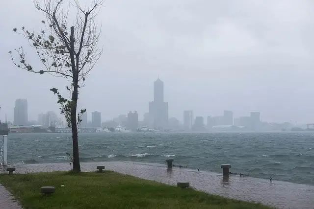 台风即将影响上海!一航班遇上“台风眼”,旅客吓到惊声尖叫 台风即将影响上海!一航班遇上“台风眼”,旅客吓到惊声尖叫