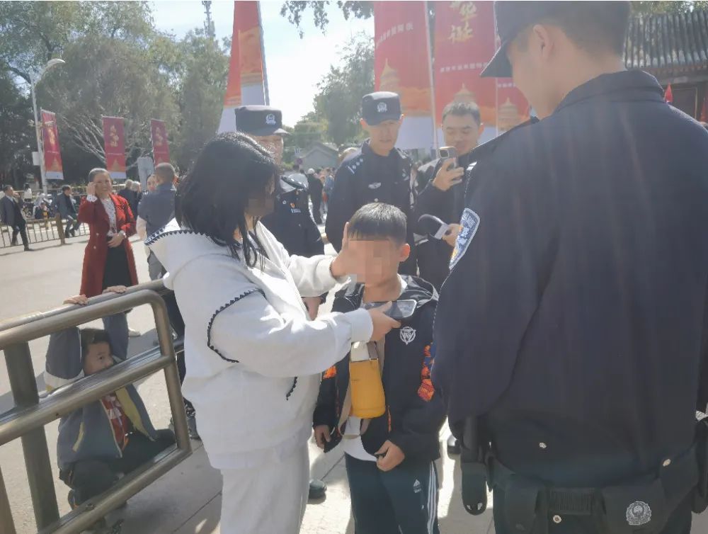 颐和园国庆假期日均客流量超10余万人次 民警平均每天接到四五起走失寻人警情