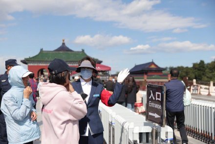 应对大客流 天坛公园增加验票通道、设置单行线 应对大客流 天坛公园增加验票通道、设置单行线