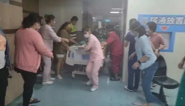 现场画面曝光！台湾一医院发生火灾，8名患者逃生不及身亡