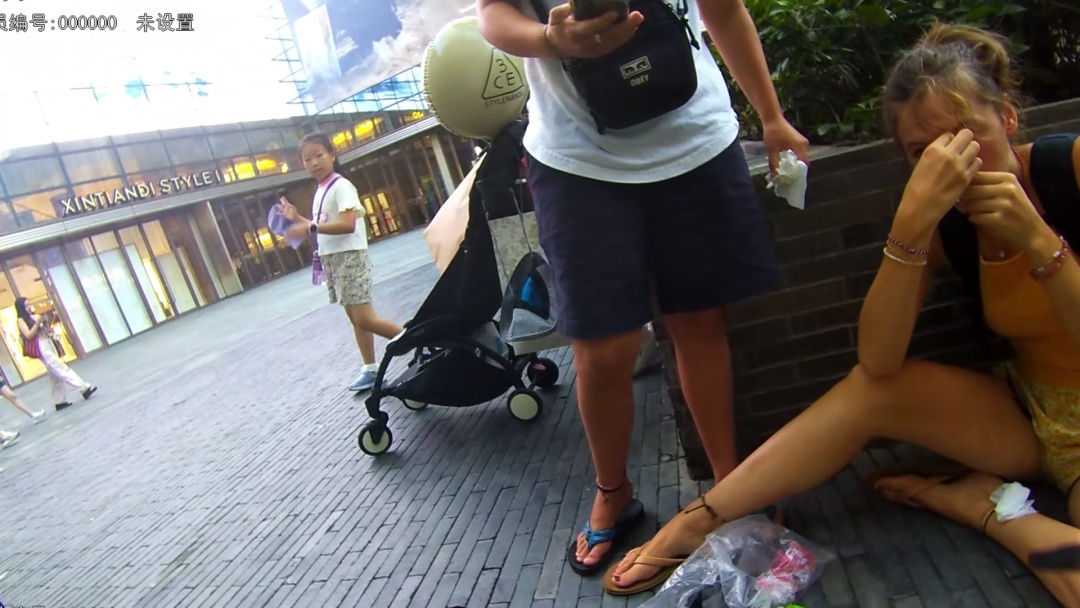 国庆假期，上海再现“拉链式”人墙！有游客突发紧急情况，上海警方提示→