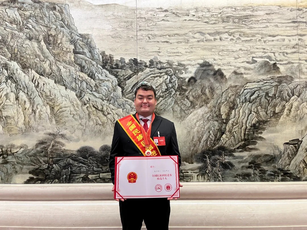 卖烧烤的新疆小伙结婚,收到了来自湖北的祝福! 卖烧烤的新疆小伙结婚,收到了来自湖北的祝福!