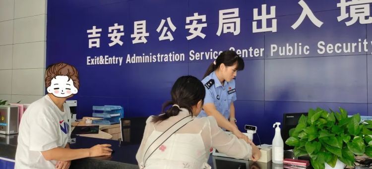 这个无声的“比心”,超治愈! 这个无声的“比心”,超治愈!