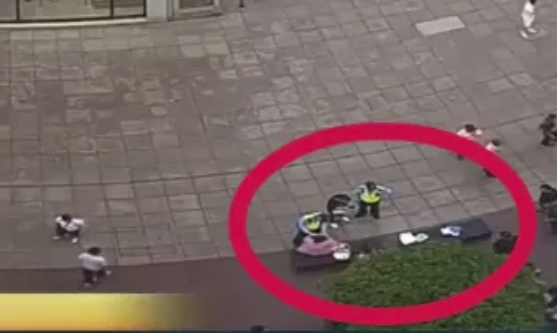 手脚迅速僵硬发麻、满地都是带血纸巾？游客突发意外，上海警方出手了→