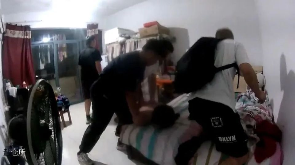 隐姓埋名潜逃二十多年靠收破烂为生，10月1日凌晨在出租房落网