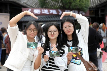 背蜀道难免门票景区秒变考场 背蜀道难免门票景区秒变考场