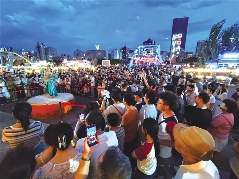 黄河之滨魅力无穷 众多游客纷至沓来！假期前三天兰州市累计接待旅客超220万人次