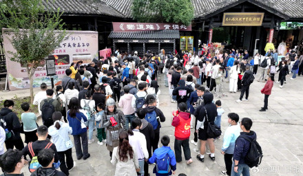 背蜀道难免门票景区秒变考场 背蜀道难免门票景区秒变考场