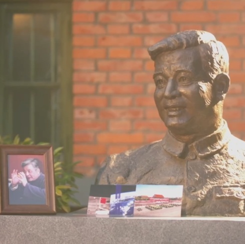 “以后中国强大了,你一定来看我……” “以后中国强大了,你一定来看我……”