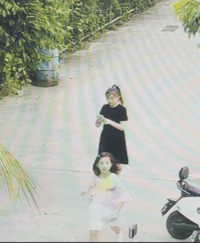 谁的钱?三亚两名小女孩,在路上捡到8000元现金!之后她们走进了派出所…… 谁的钱?三亚两名小女孩,在路上捡到8000元现金!之后她们走进了派出所……