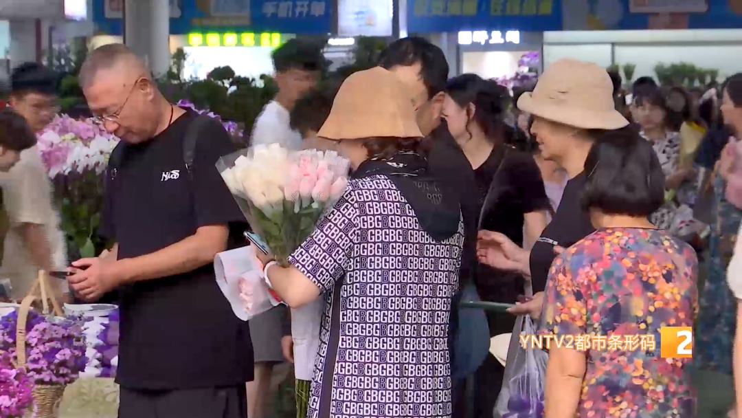 火出圈了！鲜花饼、鲜花、咖啡、茶……你到底爱哪种？