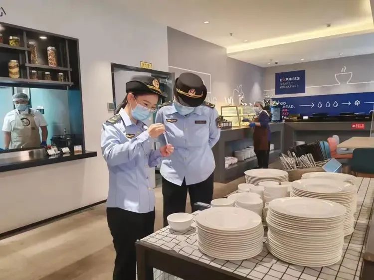 北京：市场监管不打烊 护航国庆保安全