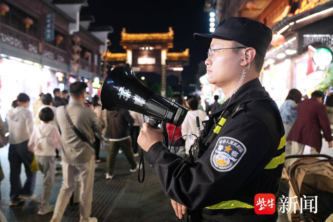 “人从众……”夫子庙景区再迎大客流，南京警方多警种联动为景区保驾护航