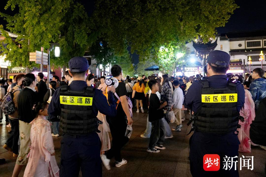 “人从众……”夫子庙景区再迎大客流，南京警方多警种联动为景区保驾护航