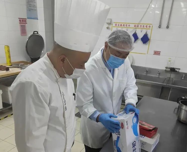 北京：市场监管不打烊 护航国庆保安全