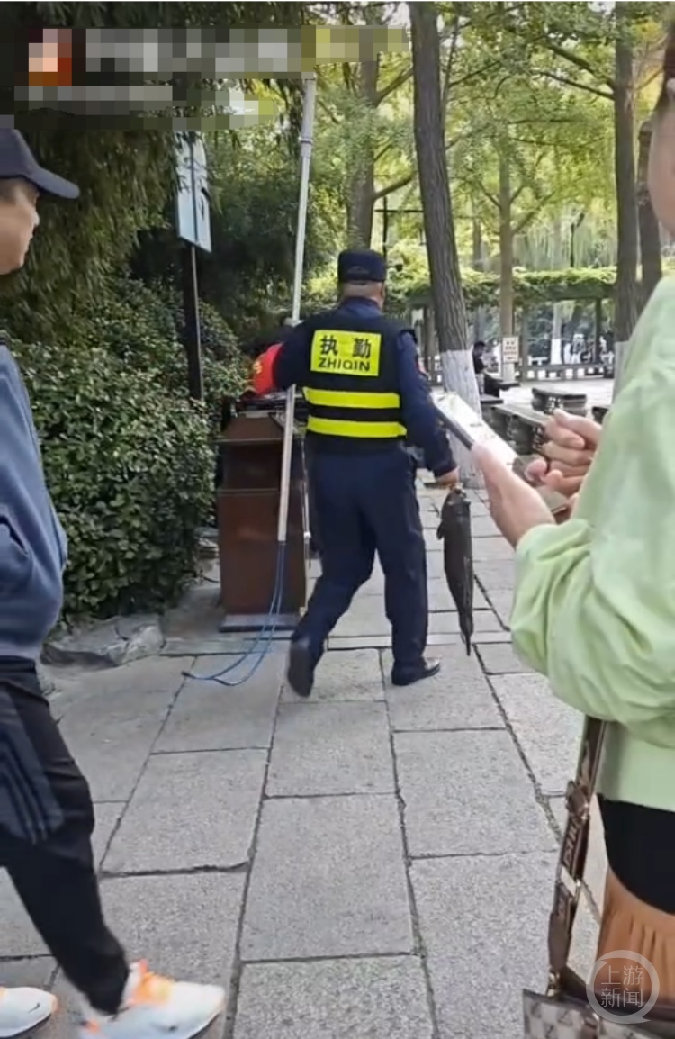 “鲤鱼被游客投喂撑死”！趵突泉景区回应：水质好不需要人工投喂