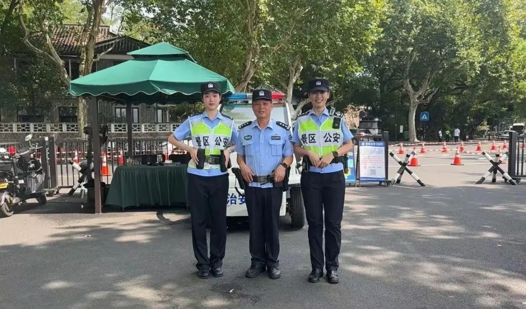 现实版“长大后我就成了你”！00后警花首次断桥执勤