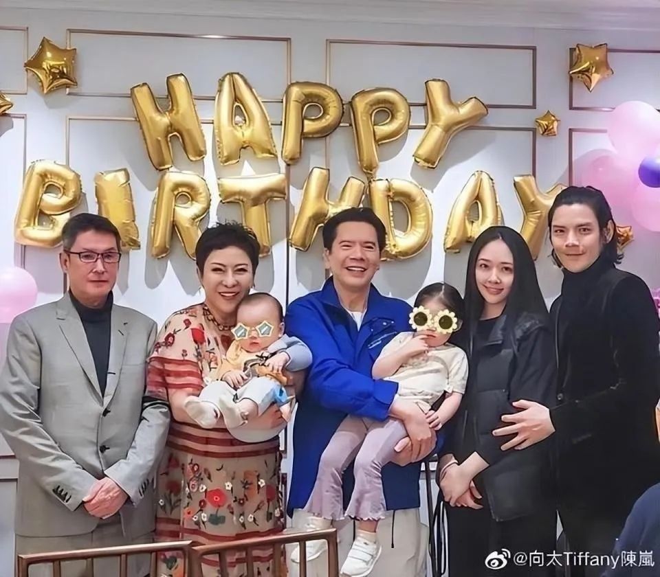 上映16天仅百万票房!向佐新片中频繁摸鼻梁动作被网友吐槽,本人回应 上映16天仅百万票房!向佐新片中频繁摸鼻梁动作被网友吐槽,本人回应