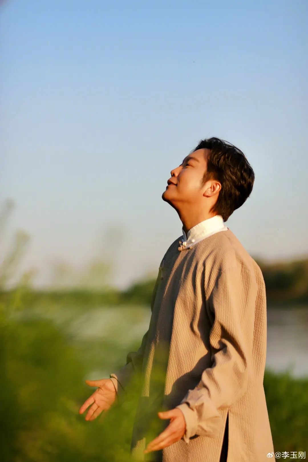 知名歌手就“一首歌只唱了8个字”道歉！网友：为躲避高音？不专业！