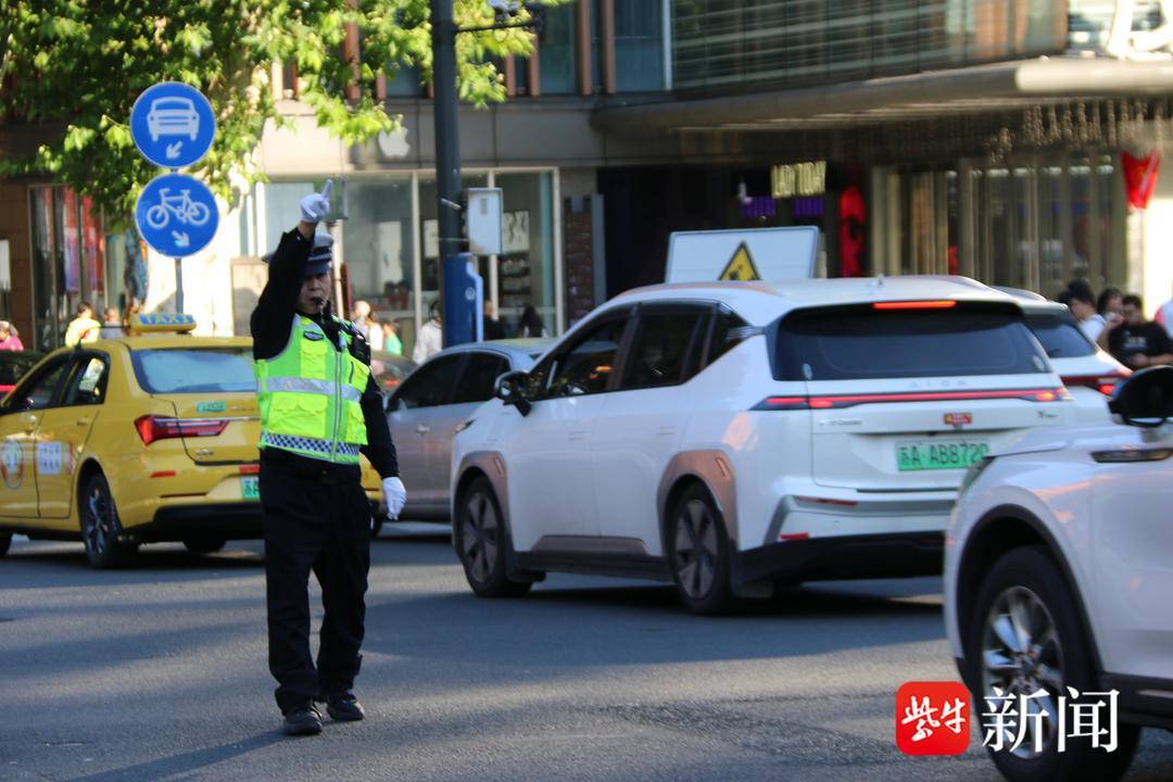 “人从众……”夫子庙景区再迎大客流，南京警方多警种联动为景区保驾护航