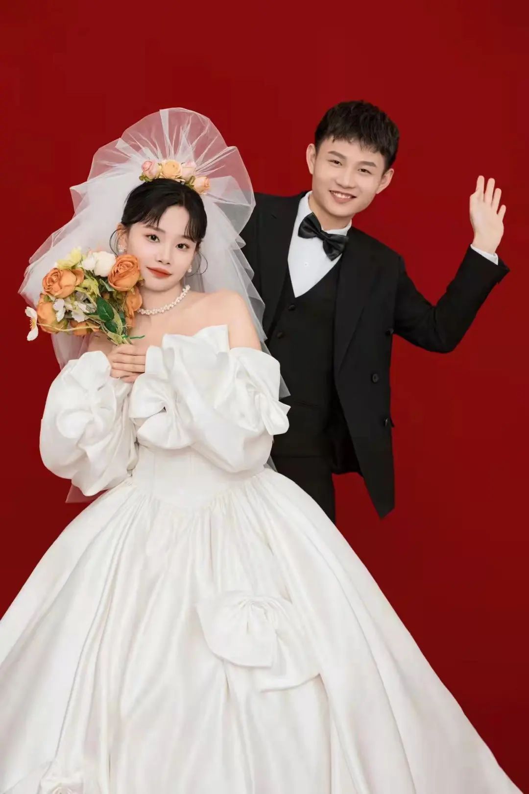 一麻辣烫店铺挂横幅，被密密麻麻写满了……