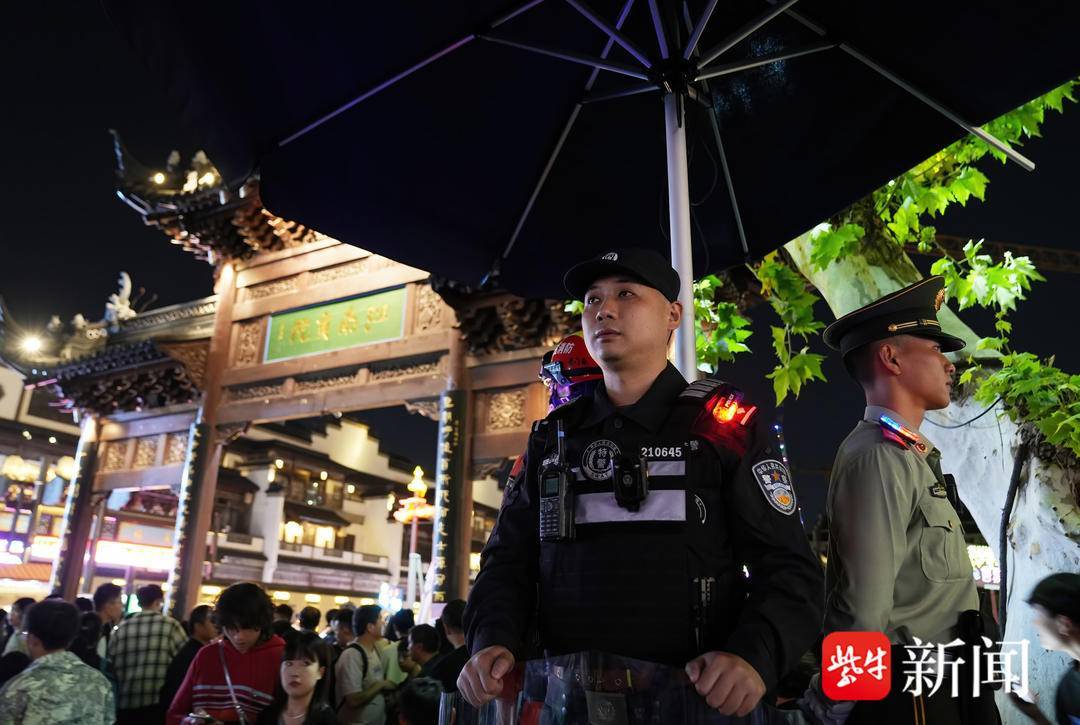 “人从众……”夫子庙景区再迎大客流，南京警方多警种联动为景区保驾护航