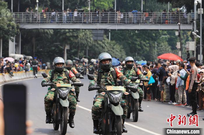 印尼举行盛大活动庆祝国民军建军79周年 印尼举行盛大活动庆祝国民军建军79周年
