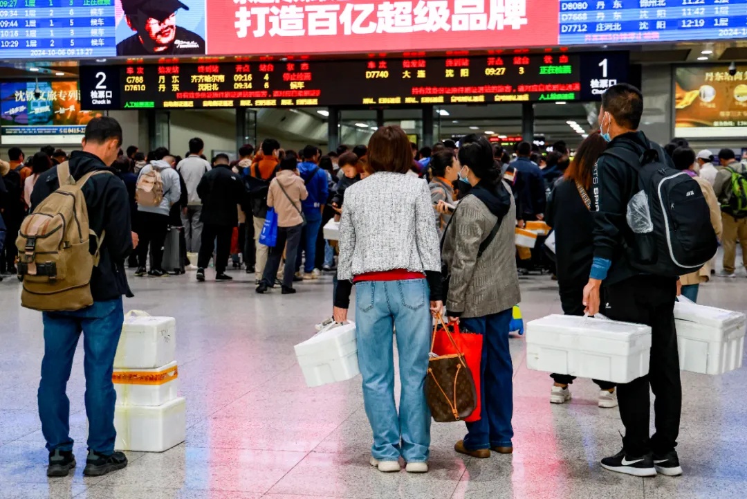 辽宁此地再现“人均小白箱”!这回带了啥? 辽宁此地再现“人均小白箱”!这回带了啥?