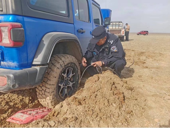 两名游客误入“无人区” 罗布泊 被雅丹派出所成功救援 两名游客误入“无人区” 罗布泊 被雅丹派出所成功救援