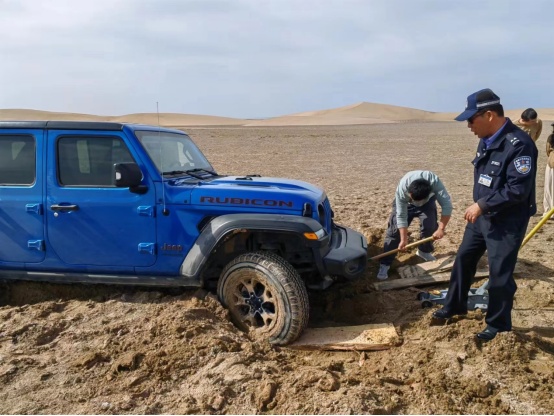 两名游客误入“无人区” 罗布泊 被雅丹派出所成功救援 两名游客误入“无人区” 罗布泊 被雅丹派出所成功救援