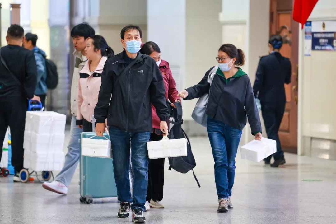 辽宁此地再现“人均小白箱”!这回带了啥? 辽宁此地再现“人均小白箱”!这回带了啥?