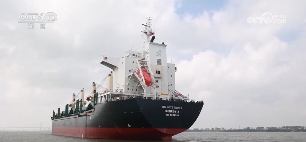 在坚守中彰显责任与担当 江上“引路人”假期守护水上安全 在坚守中彰显责任与担当 江上“引路人”假期守护水上安全