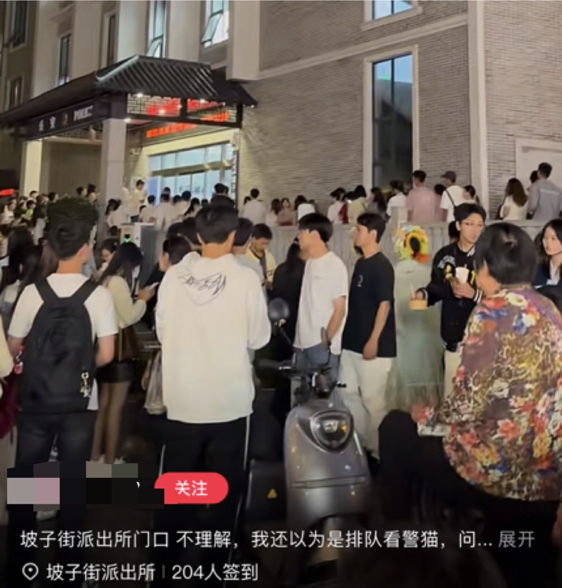 派出所凌晨3点一堆游客排队？"有时候警察都很想报警"