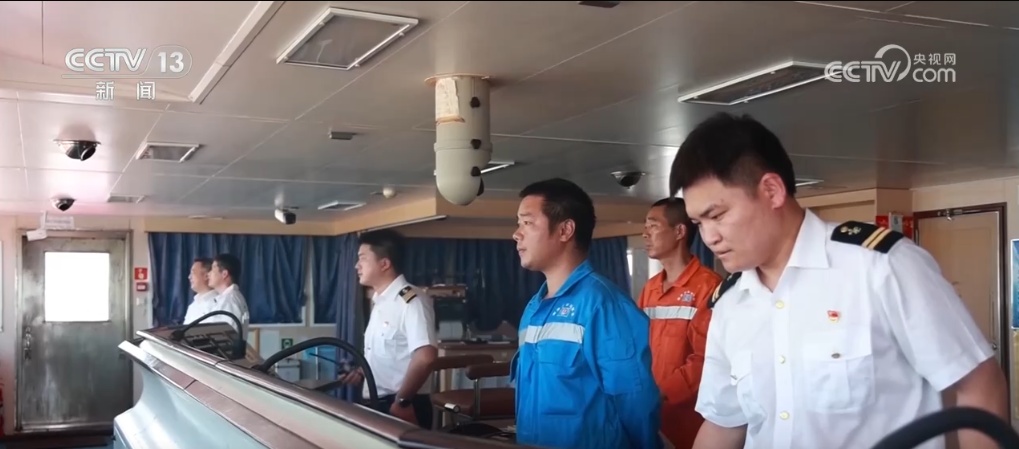 在坚守中彰显责任与担当 江上“引路人”假期守护水上安全 在坚守中彰显责任与担当 江上“引路人”假期守护水上安全