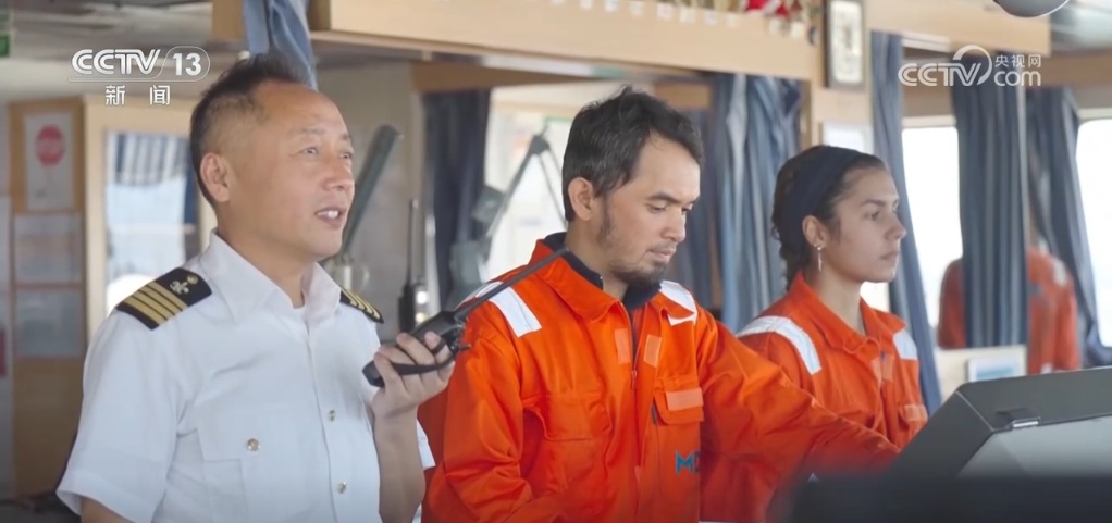 在坚守中彰显责任与担当 江上“引路人”假期守护水上安全 在坚守中彰显责任与担当 江上“引路人”假期守护水上安全